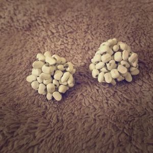 Cute popcorn style earrings.